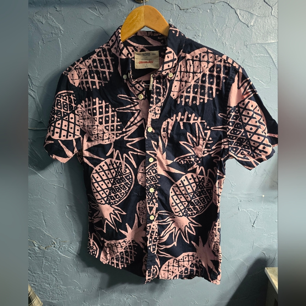 Urban Outfitters Pink and Blue Pineapple Shirt Sz S